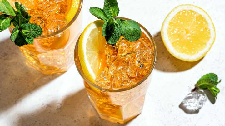 Give Plain Iced Tea A Super Hydrating Tropical Twist With This Water Alternative