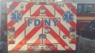 Tragedia en Nueva York: mujer en llamas fallece tras caer de un edificio en un aterrador incidente