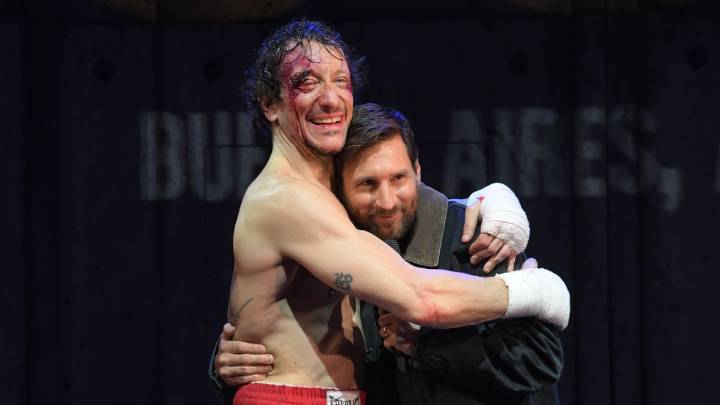 Lionel Messi fue a ver a Nico Vázquez al teatro: las fotos y video de un reencuentro emocionante