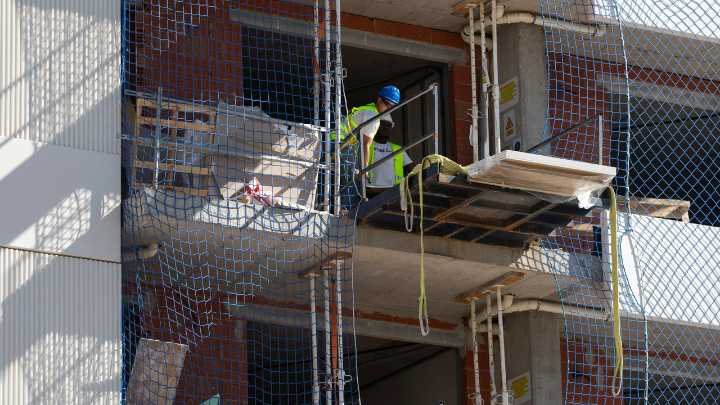 Madrid desafía a Sánchez: más pisos frente a promesas incumplidas