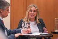 destaca la reducción progresiva de la deuda financiera del Ayuntamiento
