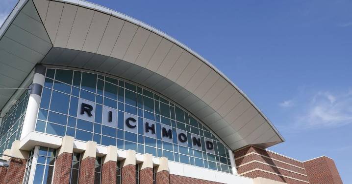 JetBlue plane damages side of Richmond airport window