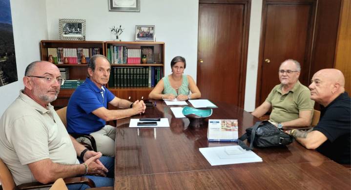 La Junta explica a los vecinos de Los Puentes las deficiencias del proyecto del colector