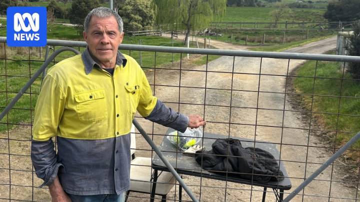 Gippsland farmer blocks AusNet maintenance workers from entering property