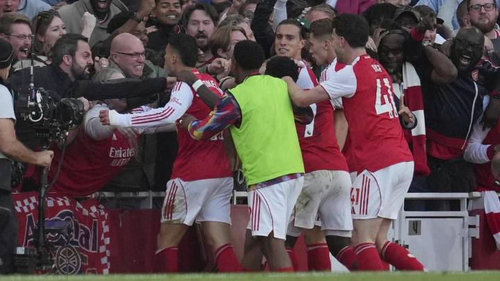 Martinelli late, late show earns Gunners draw with City