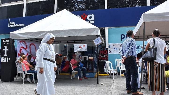 Usuarios de la Nueva EPS en Cali levantan plantón tras una semana de protesta