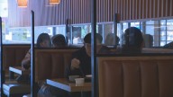 Fewer Canadians dining out: report