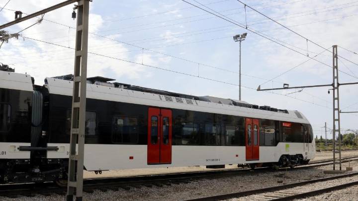 Ferrocarrils presenta el primer tren de la línea Lleida