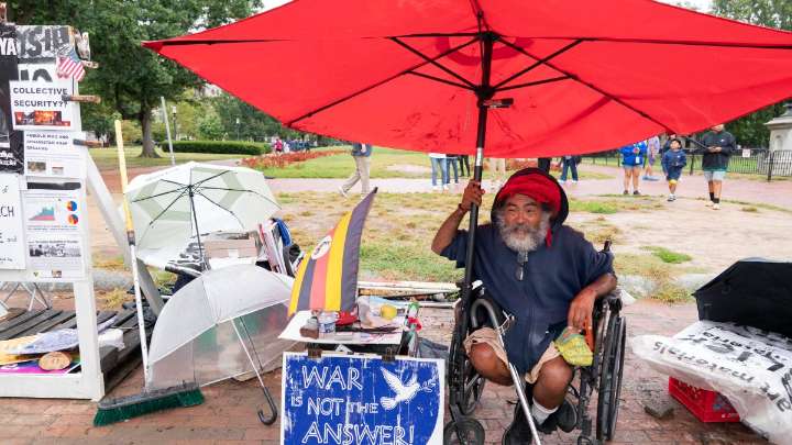 Activists persist as longtime vigil tent removed at White House