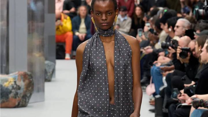 El mono de lunares más icónico del Zara regresa en su versión más favorecedora