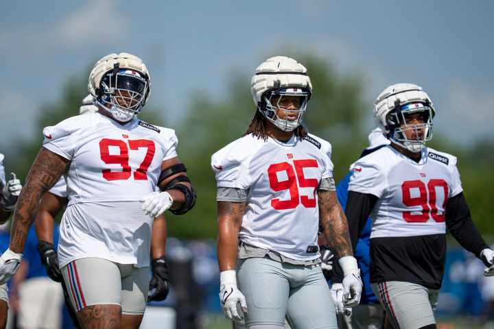 Giants oddly shuffle roster with practice squad defensive lineman elevation