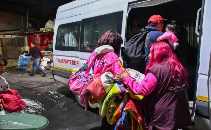Crece socavón en Iztapalapa y obliga a evacuar a ocho familias tras intensas lluvias