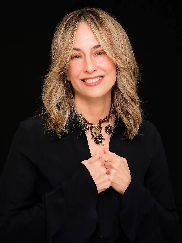Quién es Silvia Tcherassi, la diseñadora colombiana invitada estrella en Mercedes