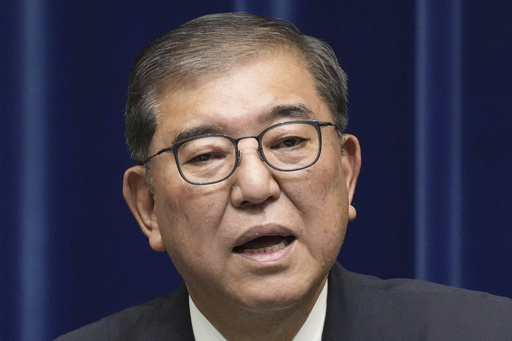 Renuncia primer ministro japonés ante pedidos de que asuma responsabilidad por revés electoral