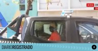 Libertaria desquiciada: rompió autos de periodistas de Radio 10 al grito de "viva la libertad"