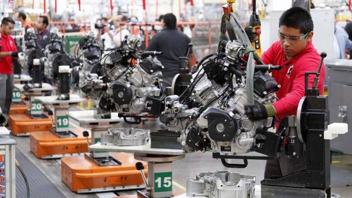 Actividad industrial en México cae 2.7% en julio y liga 5 meses de retrocesos: Inegi