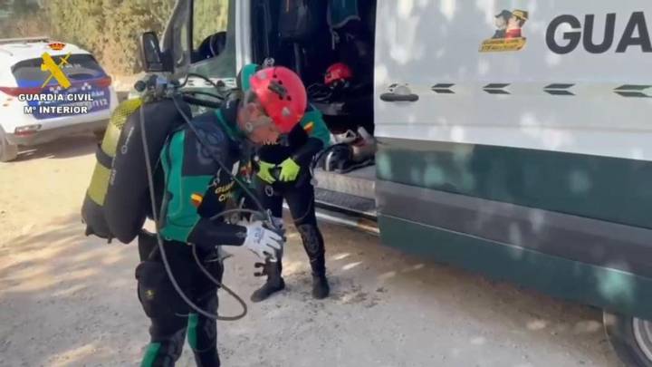 La Guardia Civil busca a una persona desaparecida en el río en Abarán