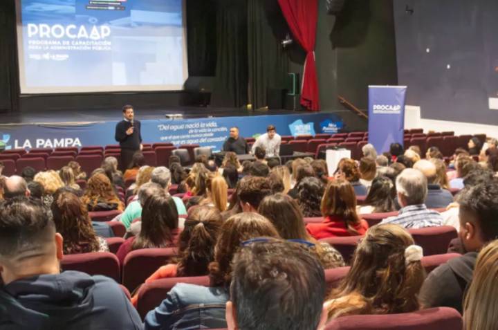 Más de 300 agentes se capacitaron en sistemas de administración pública