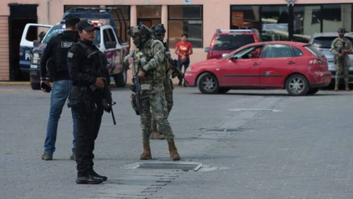 Balean a secretario de Seguridad de Amozoc en pesquisa sobre desaparición de 12 personas