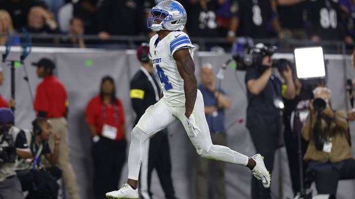 Lions CB DJ Reed carted off field with injury vs. Browns