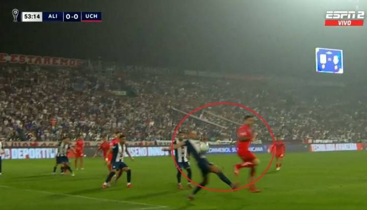 ¿Era penal? La jugada que desató los reclamos de Universidad de Chile ante Alianza Lima