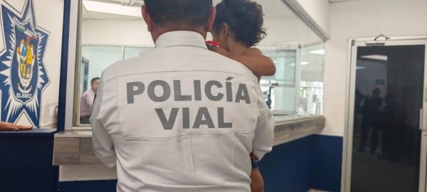 Asegura Seguridad Vial a niño de 3 años que deambulaba solo