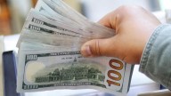 Peso avanza tras datos económicos en EU