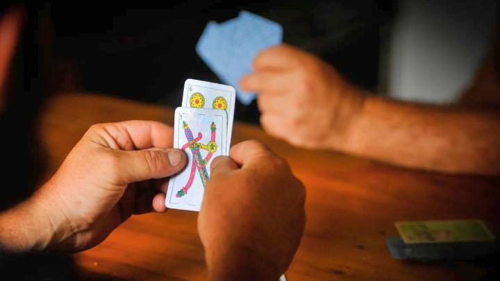 "La vida es una mano de truco": qué significa el consejo del día de Gabriel Rolón