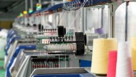 La industria se contrajo en julio ante la caída en ventas y se mantiene en los mismos niveles de hace 13 meses