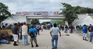 Bloquean carretera Acapulco-México por enfrentamientos entre grupos armados en Chilpancingo
