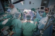 Reducen 63 días la demora media para cirugías, con más de 3.000 pacientes menos