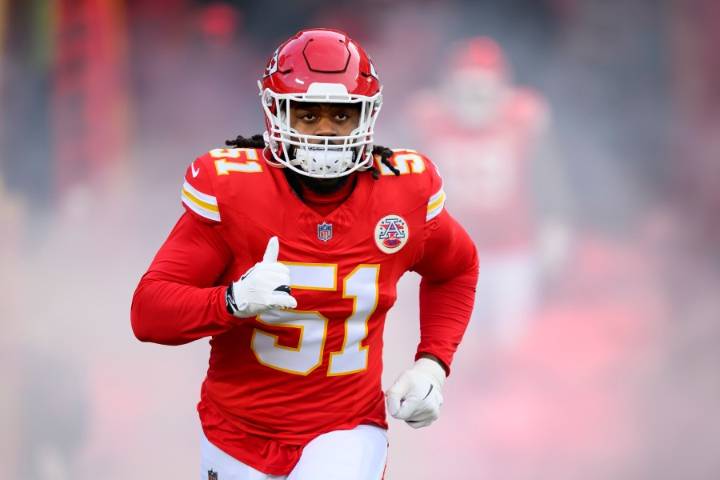 Chiefs lose 2 key defensive players to injury vs. Eagles