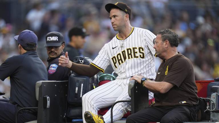 Padres sufren duro golpe al perder a Adam por el resto del 2025
