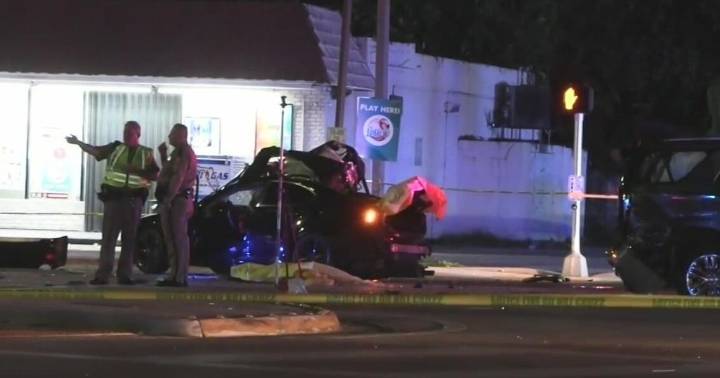 Deadly crash near Zoo Miami leaves at least 2 dead, others injured