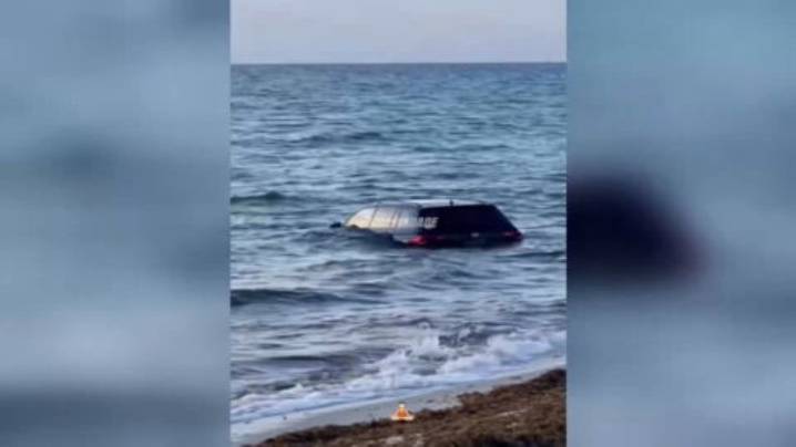SUV goes into water on Miami Beach after driver has medical episode; no injuries