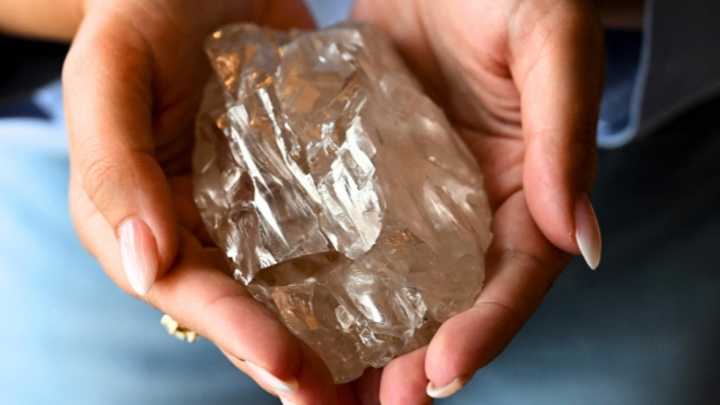 Se acaba un reinado de 100 años: el coloso de medio kilo hallado en África que amenaza al diamante más legendario de la historia