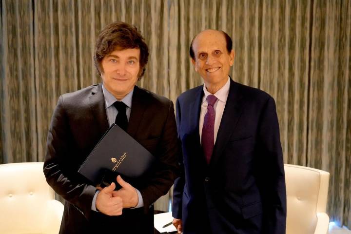 Viaje relámpago. Milei se reunió con un grupo de empresarios e inversionistas y cierra sus actividades en Los Ángeles