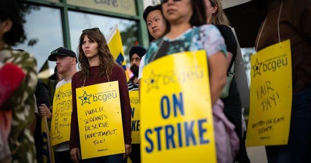 B.C. public service workers to rally in Vancouver after contract talks break down