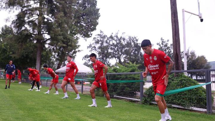 Chivas define convocatoria para el Clásico Nacional con regresos importantes