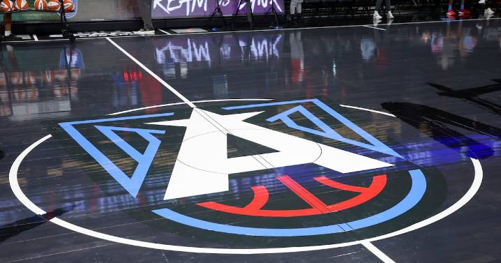 Dream surge past Sun as Smesko sets WNBA rookie coaching record