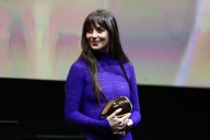 Por supuesto que el vestido de princesa de Dakota Johnson tenía que ser desnudo
