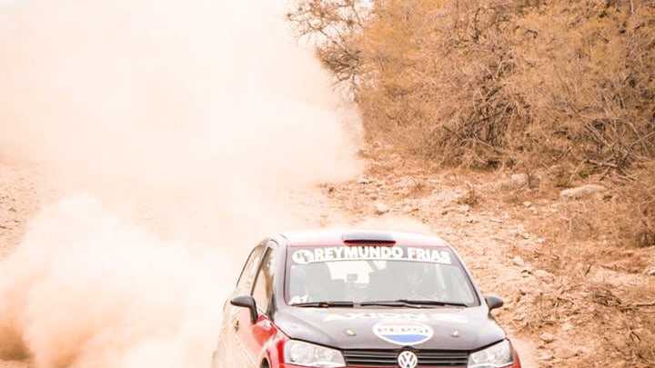 Frías–Echevarría se llevaron la etapa del sábado y todo queda abierto para la definición del Rally de Icaño X2