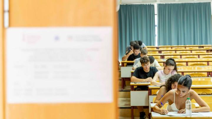 La nota de corte del doble grado de Física y Matemáticas de la UA se desploma más de dos puntos