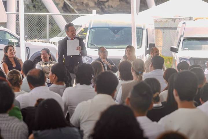 Fortalece Gobierno de Jalisco los servicios de salud con entrega de 73 nuevos vehículos