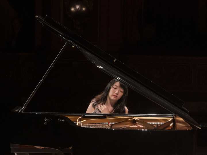 Precisión y fantasía, disciplina y libertad: Claire Huangci armó una fiesta en el Colón con música de Ravel y Mussorgsky