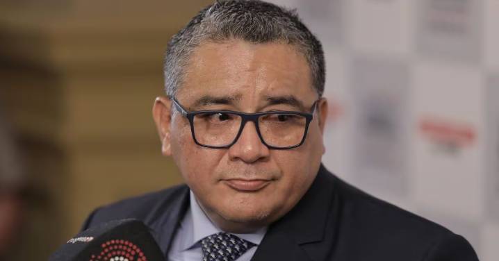 Santiváñez en la mira: Audios atribuidos al ministro revelan presunta influencia en el TC