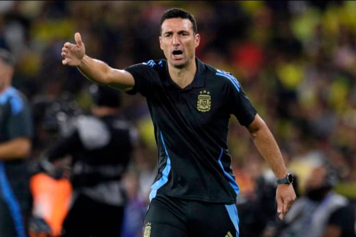 Scaloni tras la derrota: la roja a Otamendi, la “10″ a Mastantuono y el futuro de Messi