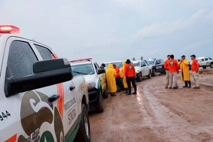 Evacúan familias y cierran vialidades en el sur de Sonora por ‘Lorena’