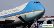 Reprenden a piloto de avión comercial por volar "cerca" del Air Force One: "¡Deja el iPad!"