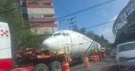 ¿Por qué ‘estacionaron’ un avión en la lateral de Periférico Sur, en San Jerónimo?